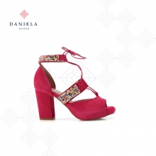 Pink suede sandal with thick heel