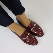 SAPATO COM TACHAS